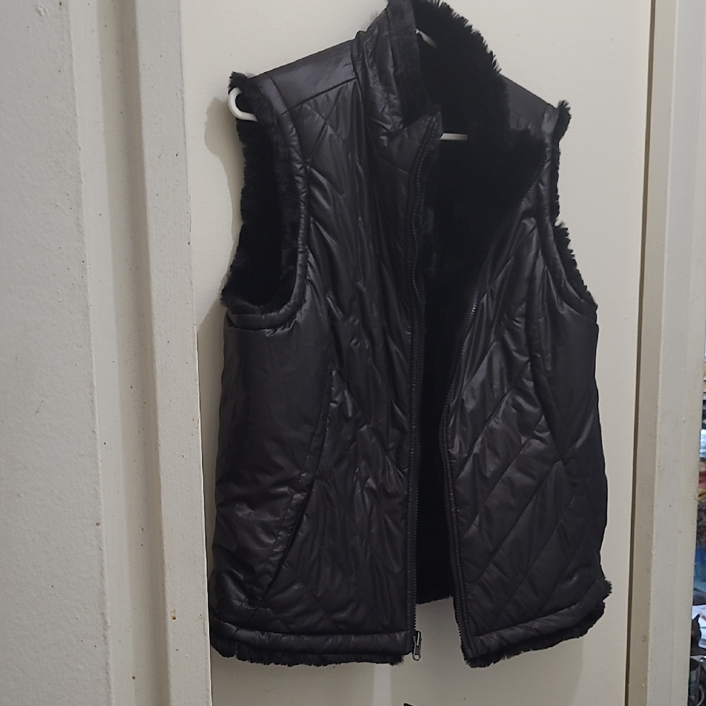 Nicole Miller Reversible Black Puffer Vest - Medium 20 PTP - Picture 6 of 9